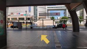 草加駅東口から左側へ